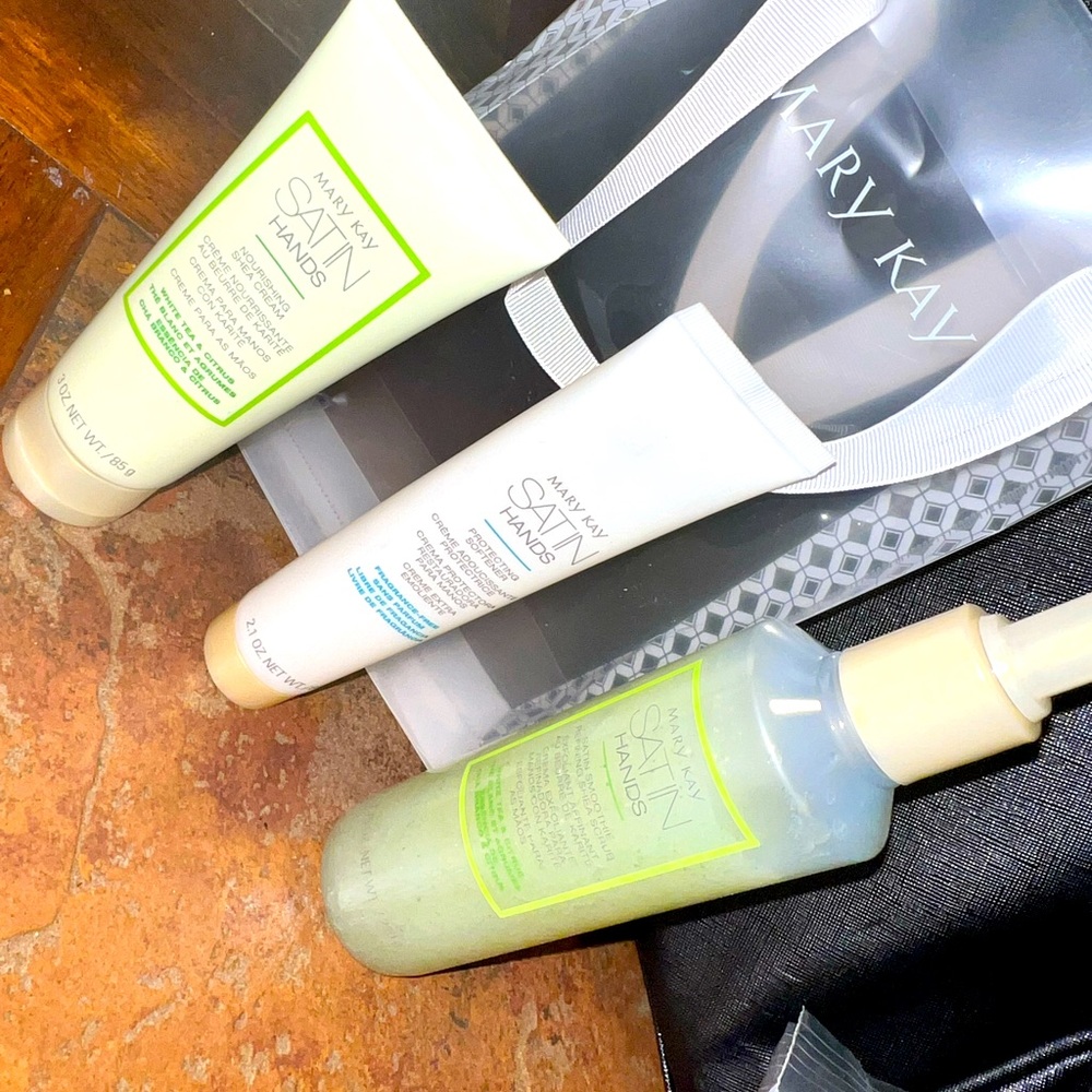 White tea & citrus Satin hands exfoliating set
